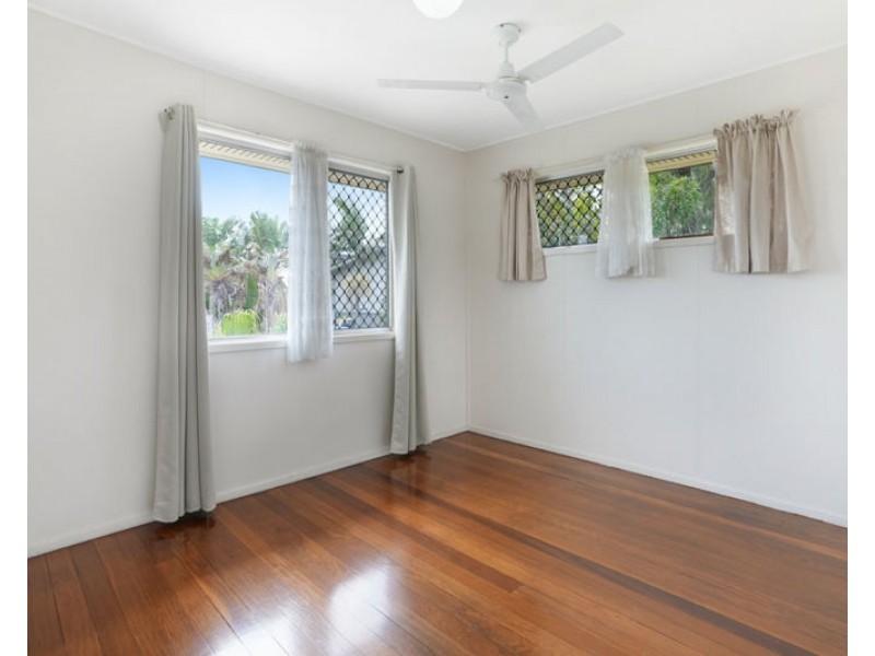 4 Pershouse Street, Barney Point QLD 4680