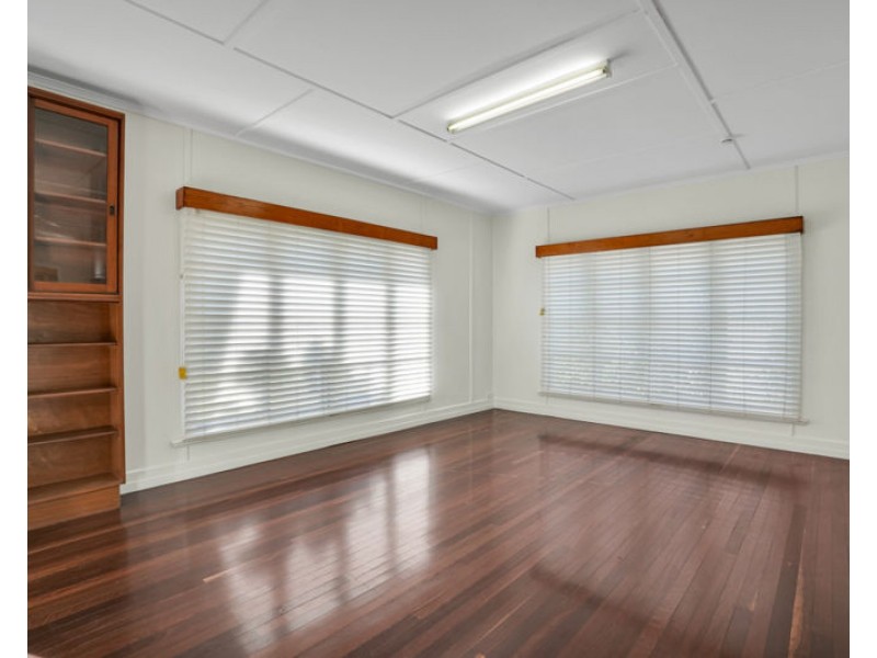 27 Sutton Street, Barney Point QLD 4680
