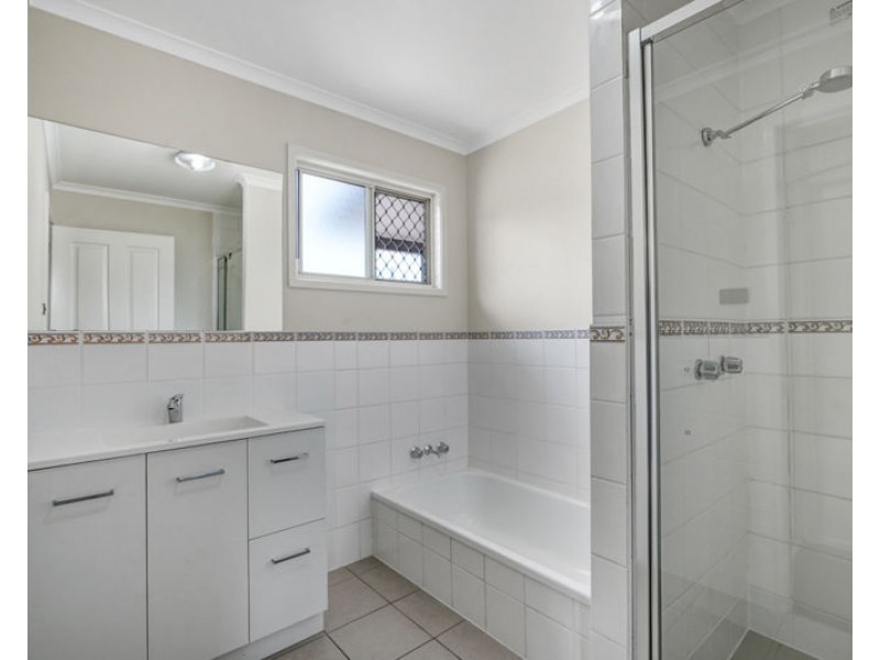 11 Penda Avenue, New Auckland QLD 4680