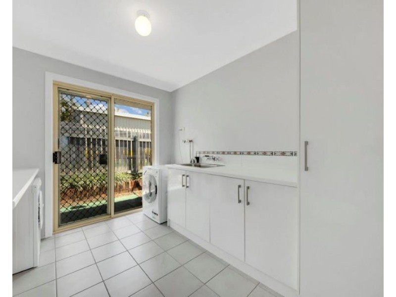 5 Rosemount Place, New Auckland QLD 4680