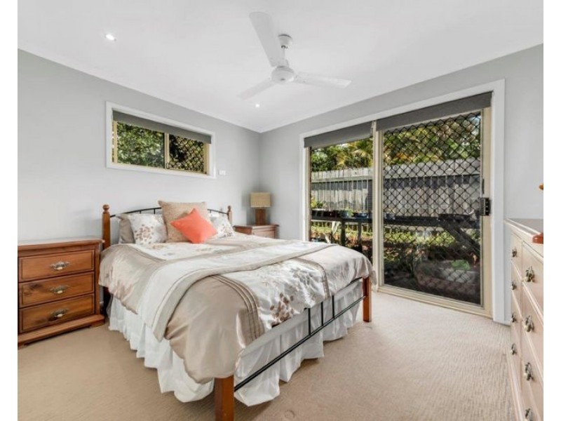 5 Rosemount Place, New Auckland QLD 4680