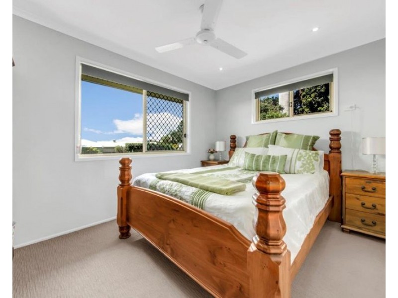 5 Rosemount Place, New Auckland QLD 4680