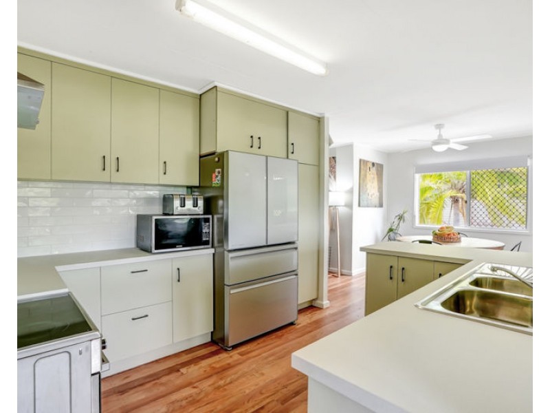 5 Peters Crescent, West Gladstone QLD 4680