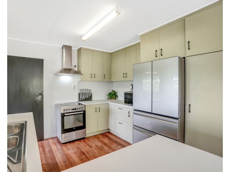 5 Peters Crescent, West Gladstone QLD 4680