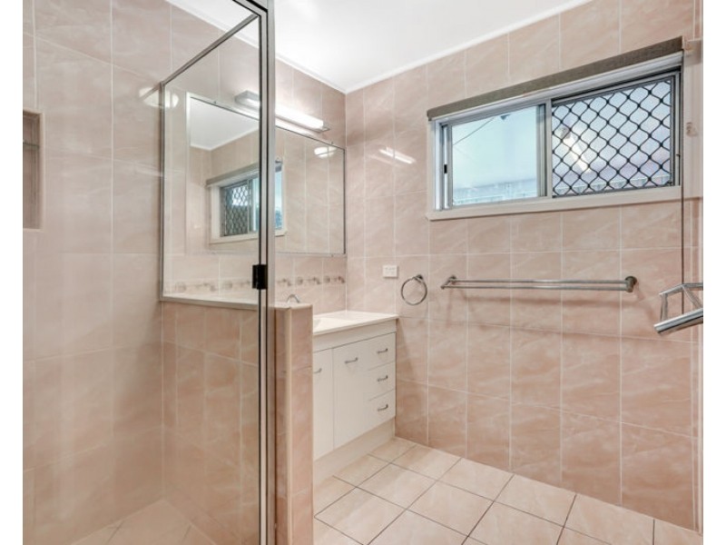 5 Peters Crescent, West Gladstone QLD 4680