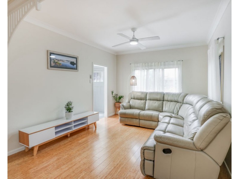 8 Hunter Street, West Gladstone QLD 4680