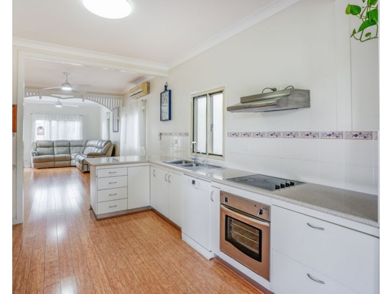 8 Hunter Street, West Gladstone QLD 4680