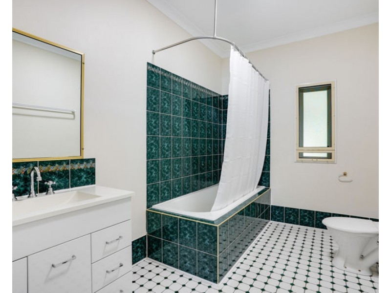 8 Hunter Street, West Gladstone QLD 4680