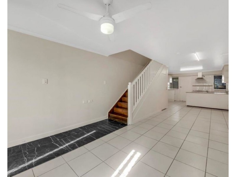 4/21 Charles Street, West Gladstone QLD 4680