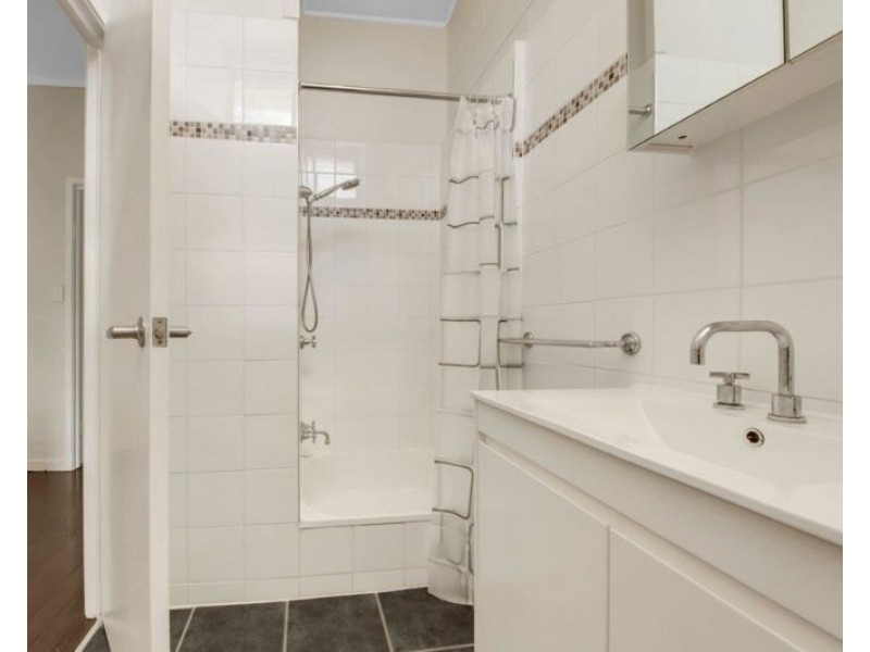 4/21 Charles Street, West Gladstone QLD 4680