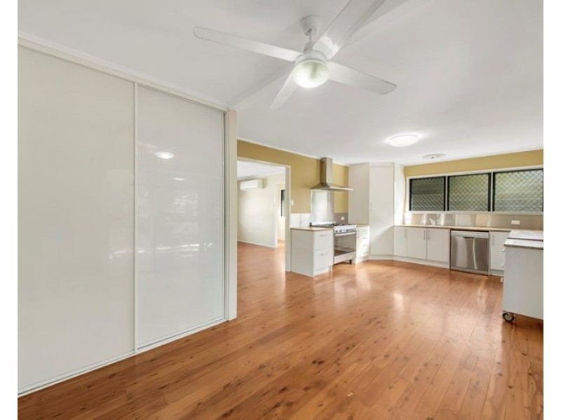 32 Squire Street, Toolooa QLD 4680