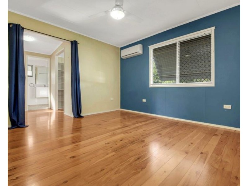 32 Squire Street, Toolooa QLD 4680