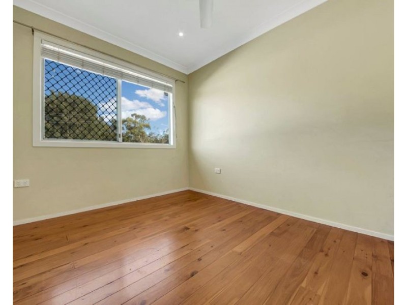 32 Squire Street, Toolooa QLD 4680