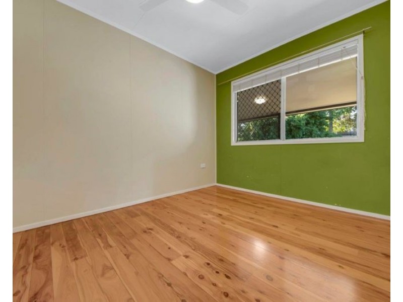 32 Squire Street, Toolooa QLD 4680