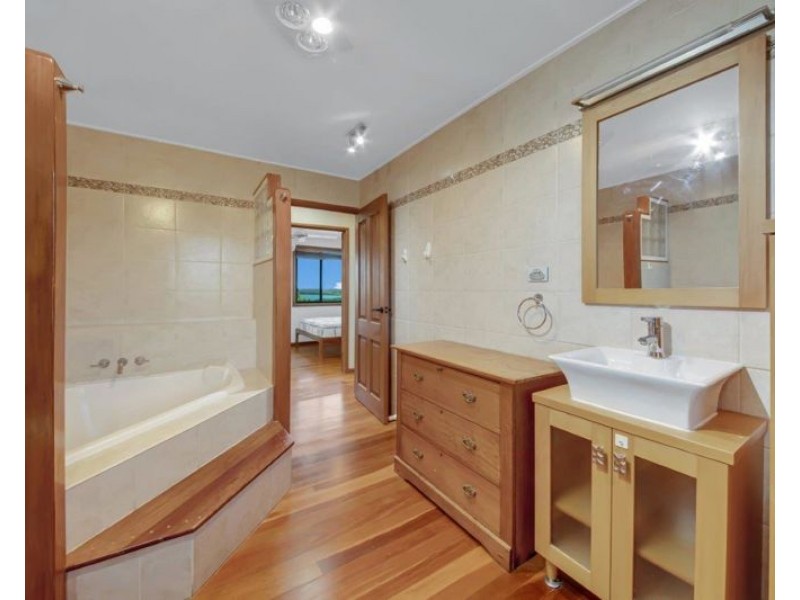 72 Sutton Street, Barney Point QLD 4680