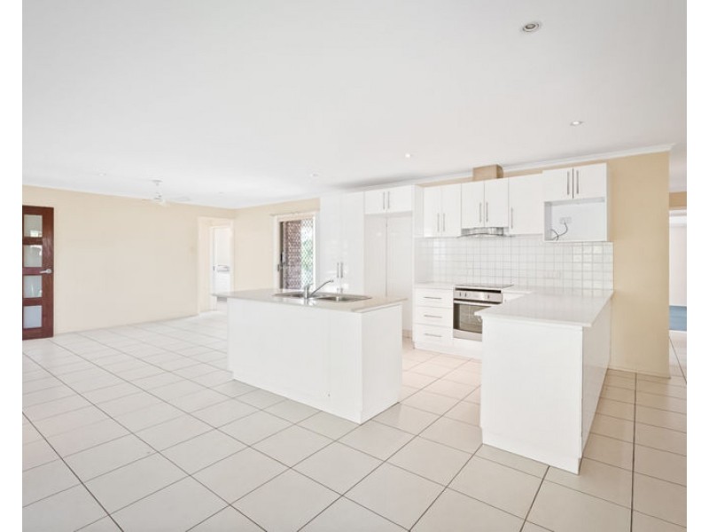 6 Daydream Drive, Clinton QLD 4680