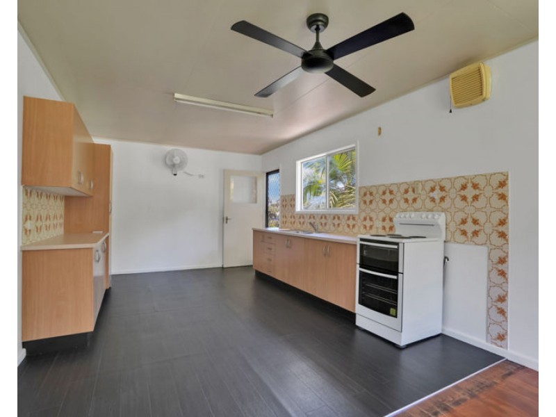 7 Peters Crescent, West Gladstone QLD 4680