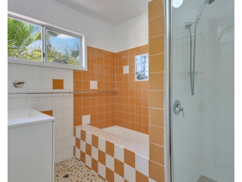 7 Peters Crescent, West Gladstone QLD 4680