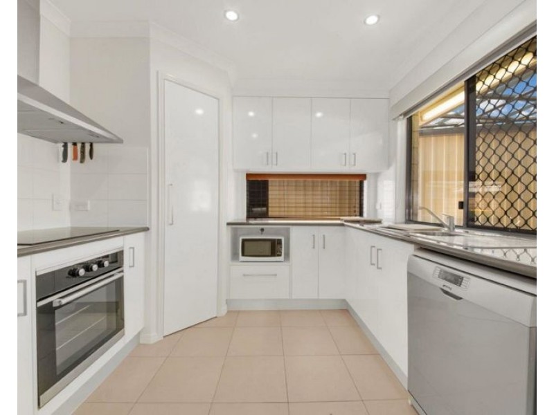 15 Woodland Court, Kirkwood QLD 4680