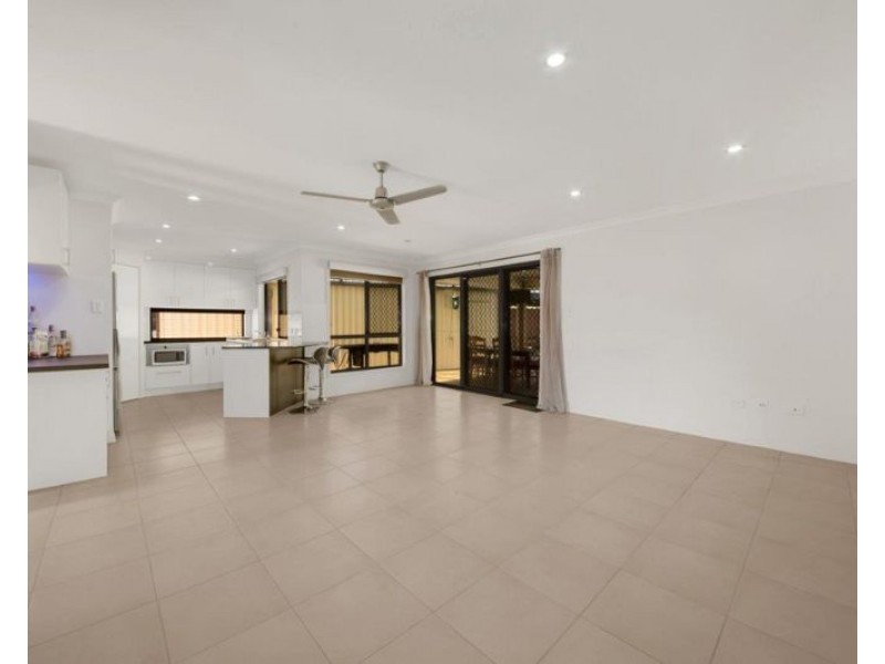 15 Woodland Court, Kirkwood QLD 4680