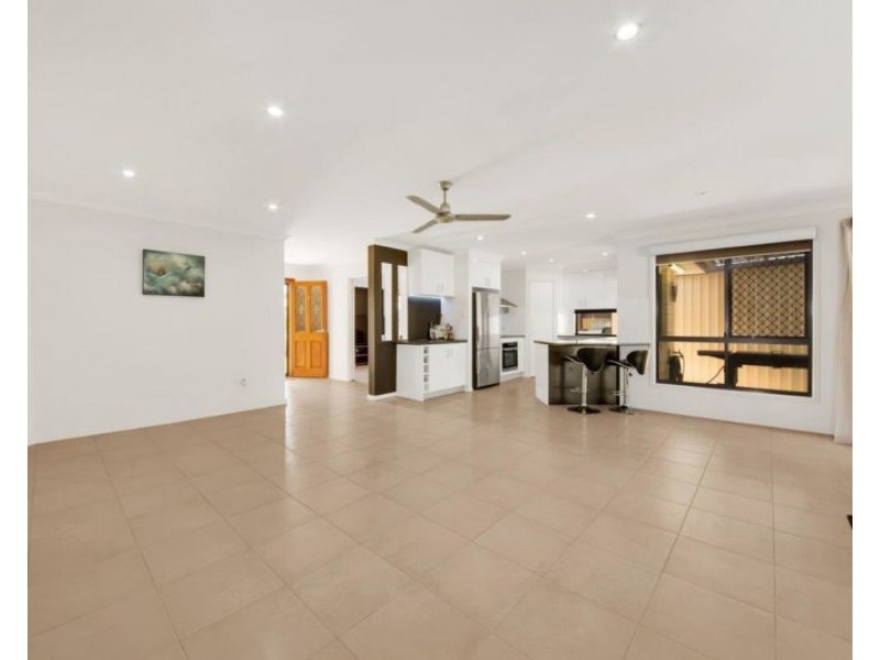 15 Woodland Court, Kirkwood QLD 4680