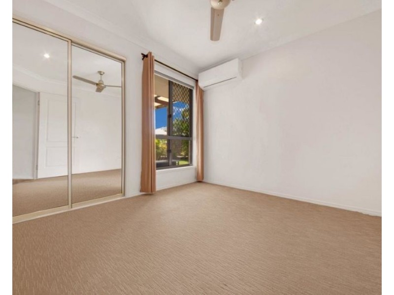 15 Woodland Court, Kirkwood QLD 4680