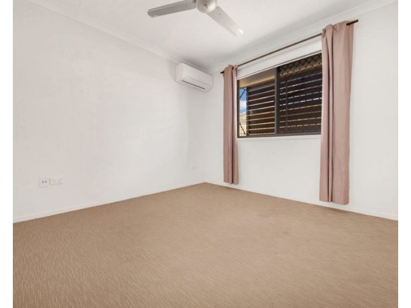 15 Woodland Court, Kirkwood QLD 4680