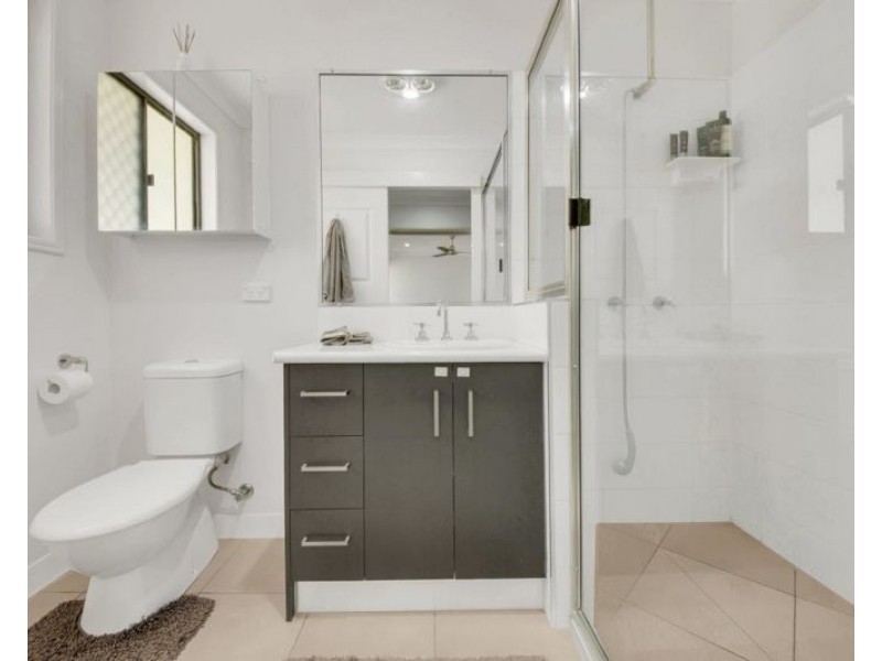 15 Woodland Court, Kirkwood QLD 4680