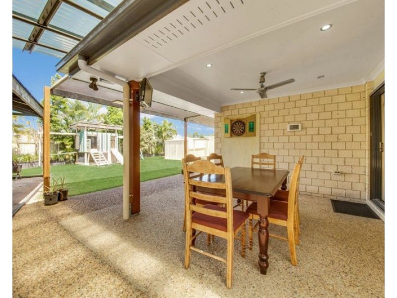 15 Woodland Court, Kirkwood QLD 4680