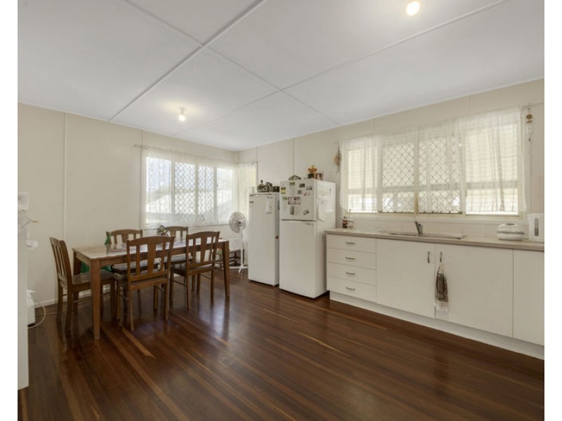 8 Brisbane Street, Barney Point QLD 4680