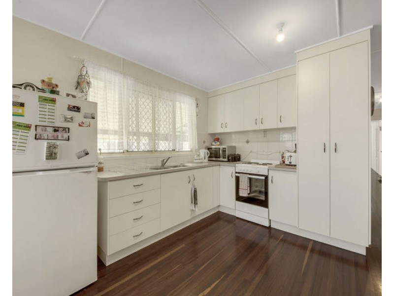 8 Brisbane Street, Barney Point QLD 4680