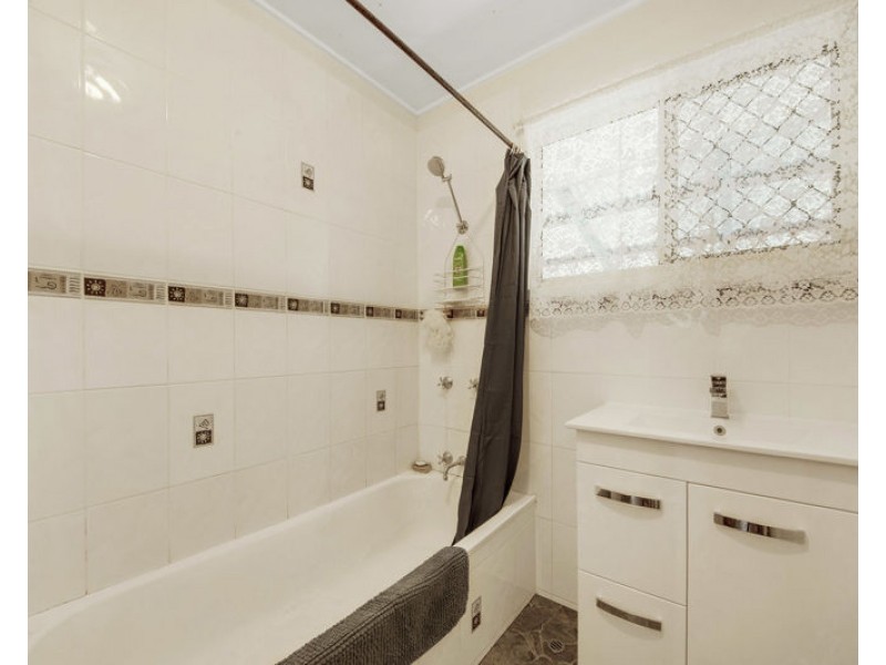 8 Brisbane Street, Barney Point QLD 4680