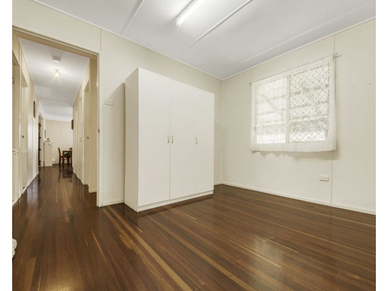 8 Brisbane Street, Barney Point QLD 4680