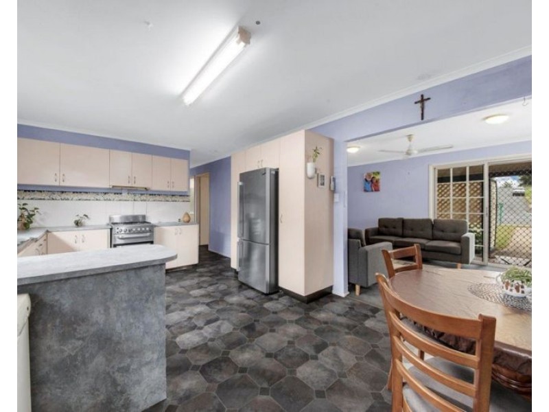 36 Penda Avenue, New Auckland QLD 4680