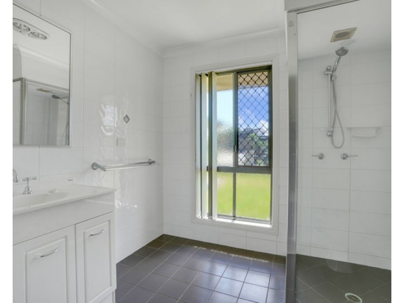 102 Sharyn Drive, New Auckland QLD 4680