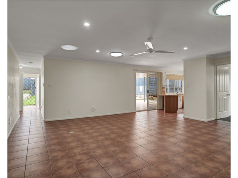 42 Witney Street, Telina QLD 4680