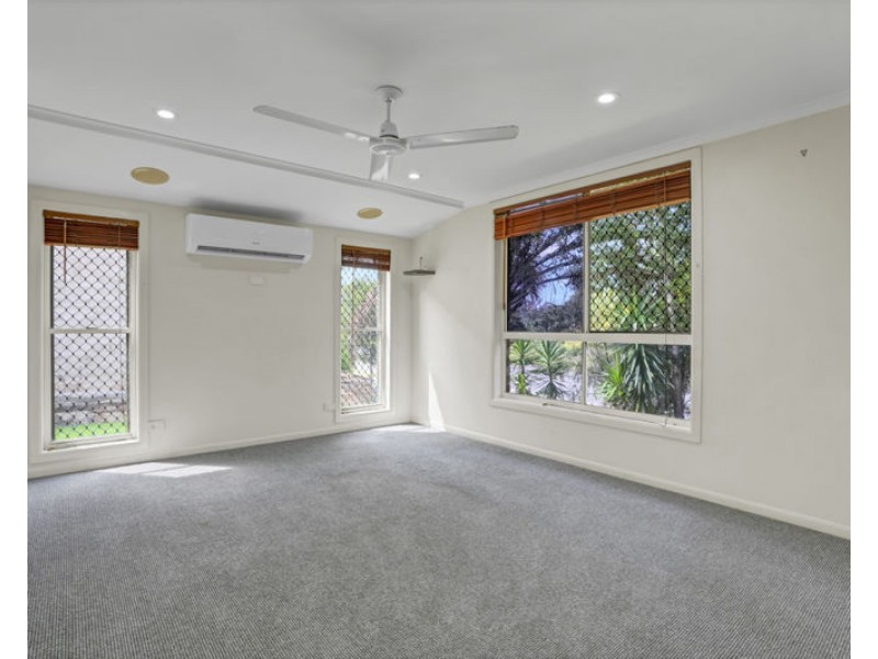 42 Witney Street, Telina QLD 4680