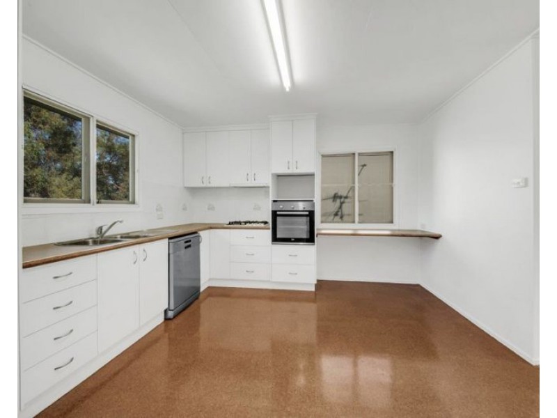 13 Warren Street, West Gladstone QLD 4680