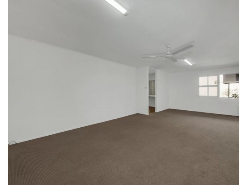 13 Warren Street, West Gladstone QLD 4680