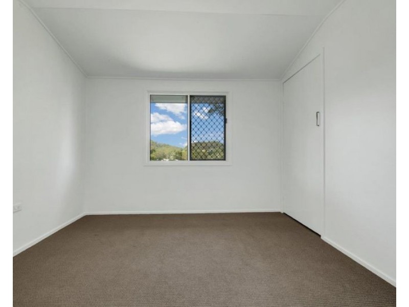 13 Warren Street, West Gladstone QLD 4680