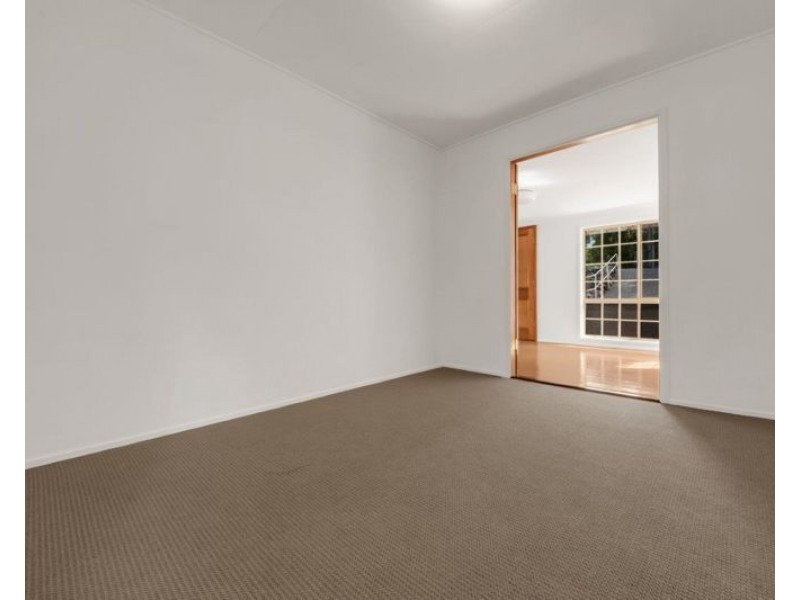 13 Warren Street, West Gladstone QLD 4680