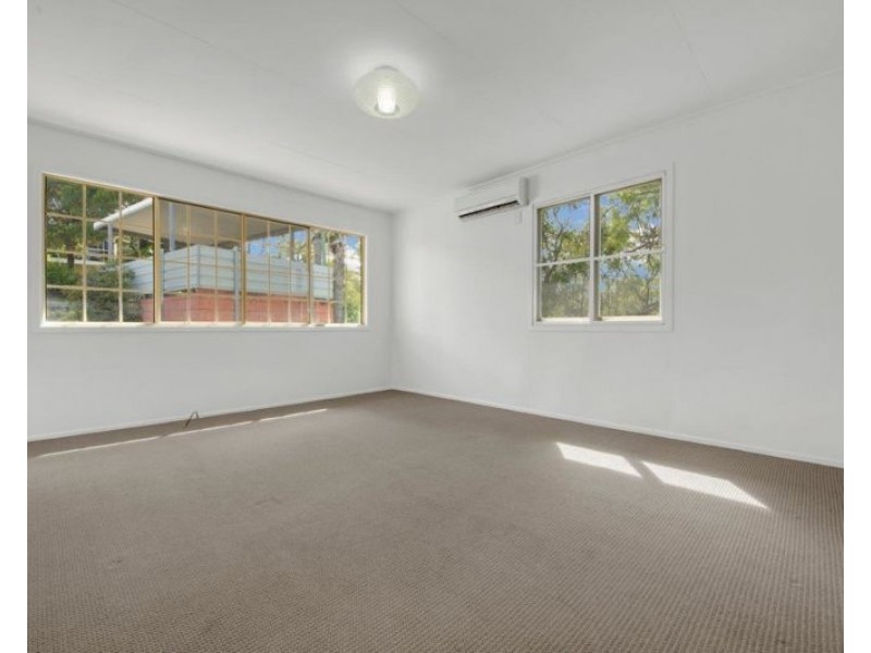 13 Warren Street, West Gladstone QLD 4680