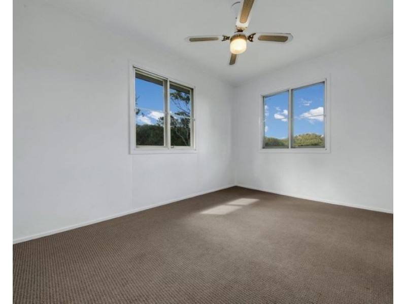 13 Warren Street, West Gladstone QLD 4680