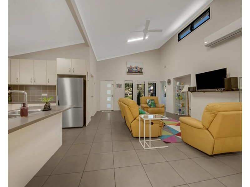 1 Eastwood Street, West Gladstone QLD 4680