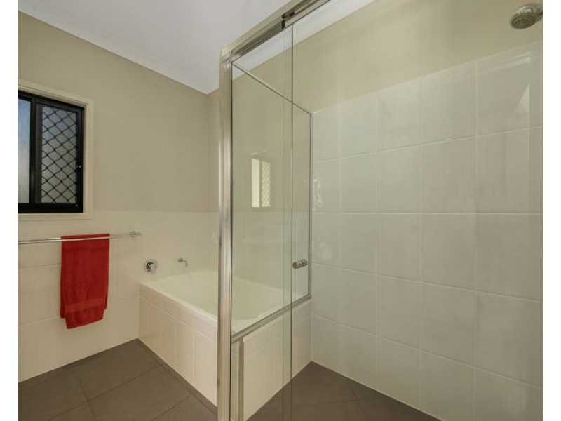 1 Eastwood Street, West Gladstone QLD 4680