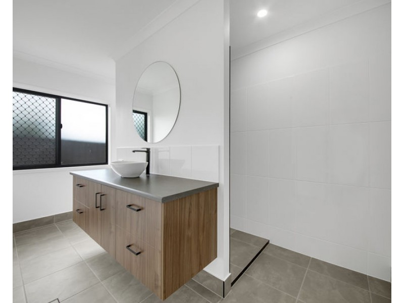 32 Fitzroy Avenue, Clinton QLD 4680