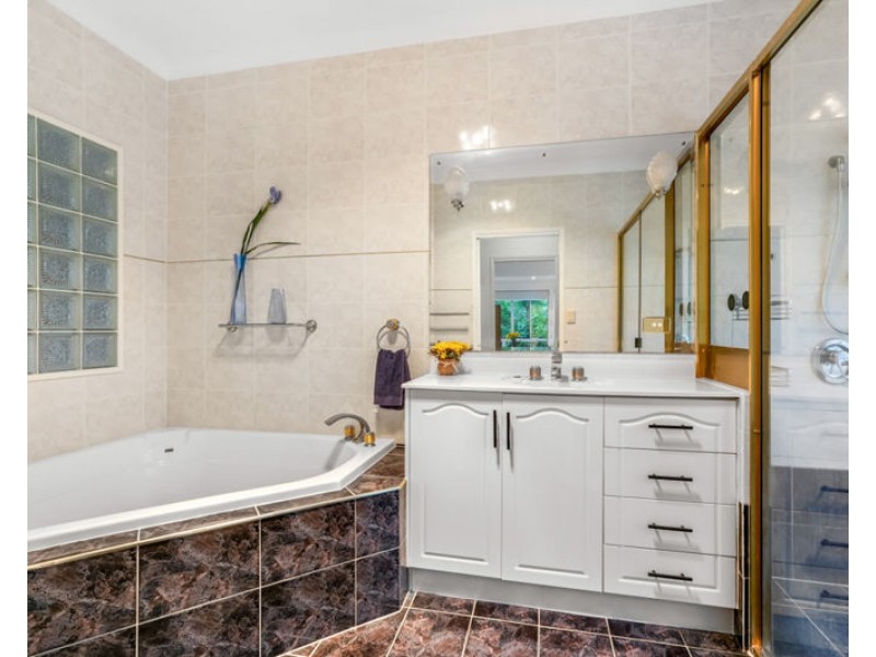 36 Helen Crescent, Wurdong Heights QLD 4680
