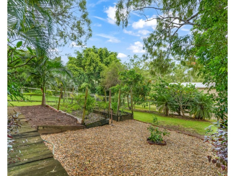 36 Helen Crescent, Wurdong Heights QLD 4680