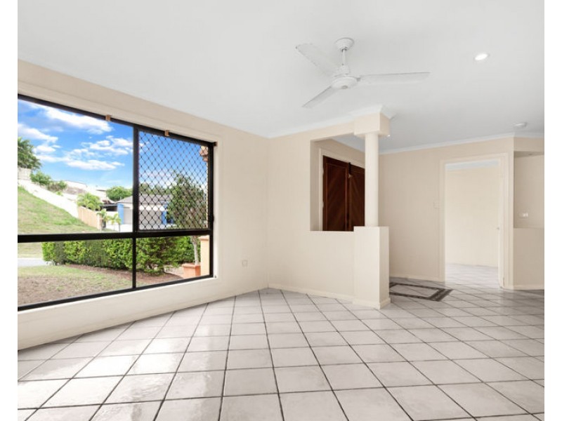 26 Wivenhoe Close, Clinton QLD 4680