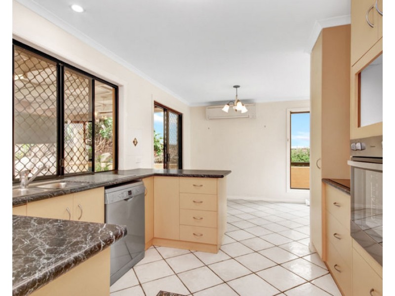 26 Wivenhoe Close, Clinton QLD 4680